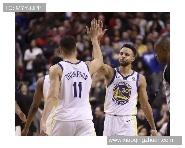 本卡菲主场迎战阿鲁卡双方争夺关键三分的精彩对决