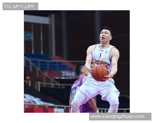 李根：从篮球场上的闪耀明星到生活中的坚韧奋斗者的成长之路